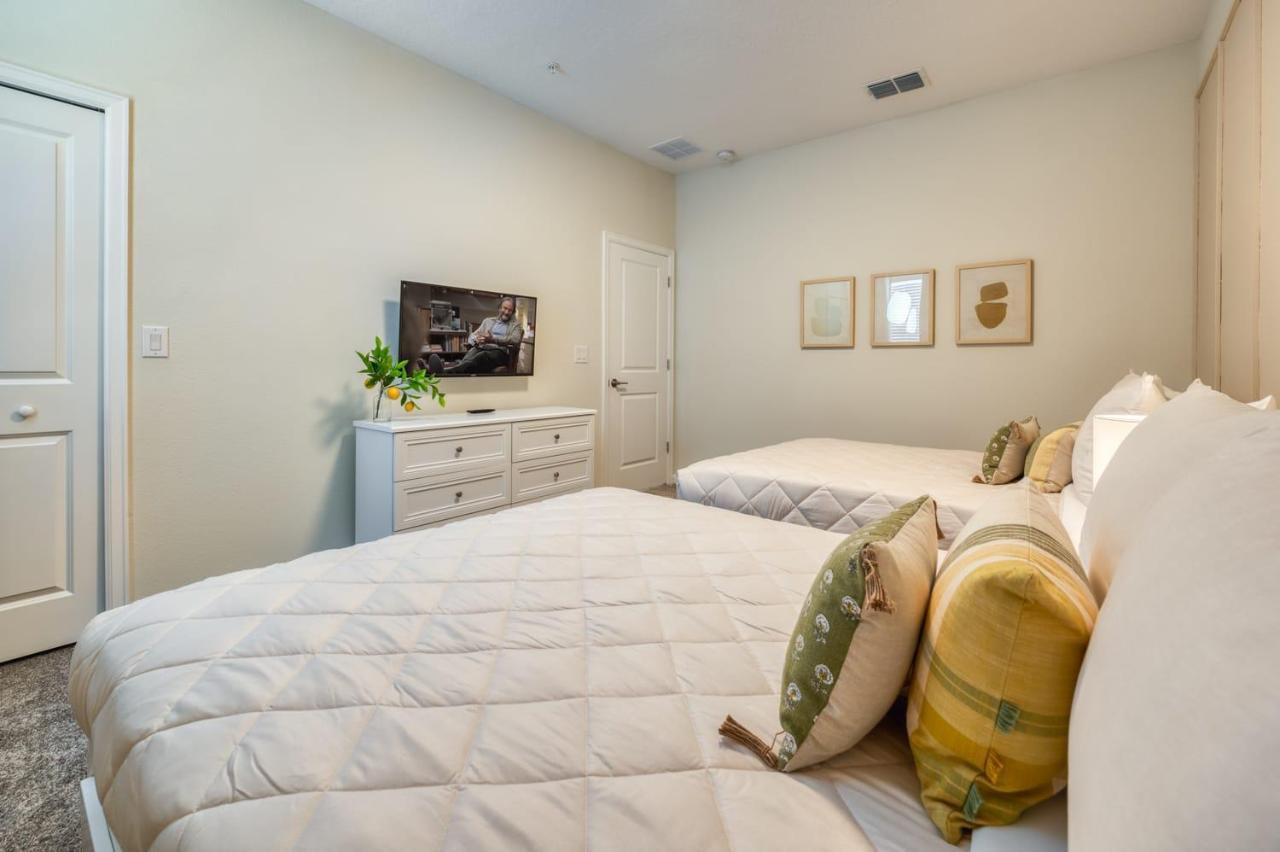 Pleasant Home With Lake View And Themed Bedroom Orlando Kültér fotó